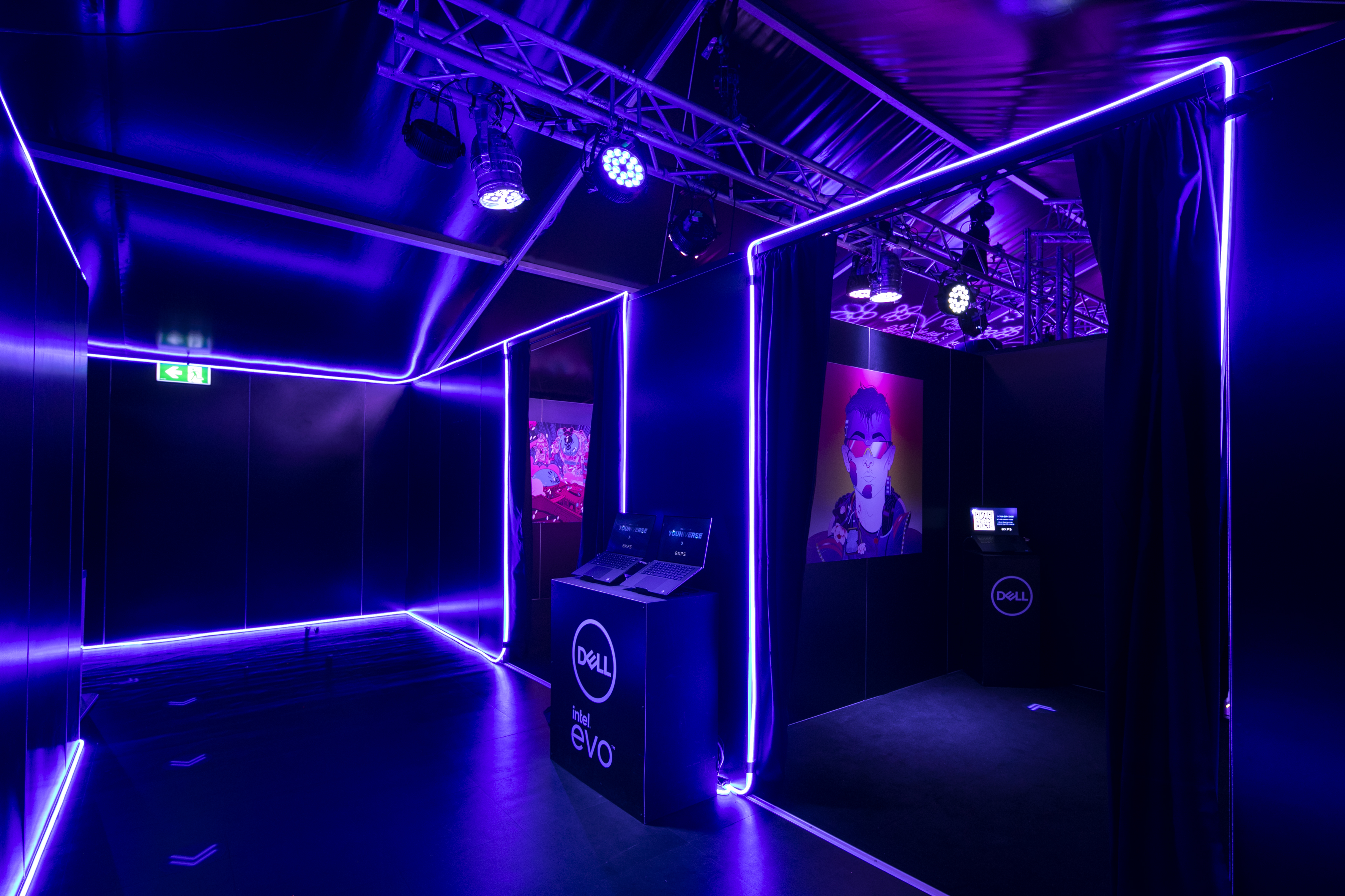 Inside Graffiti Hocker Marquee for Dell at Vivid